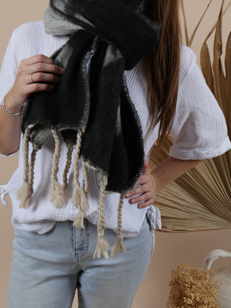 Fluffy Oversized Scarf - Alaska - Black F